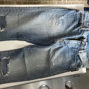 Levi’s distressed 513 32x30